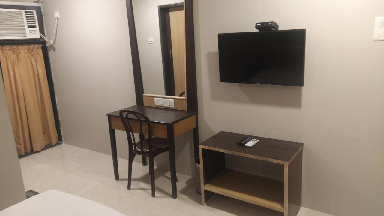 Hotel Palm Star Belapurpada 外观 照片